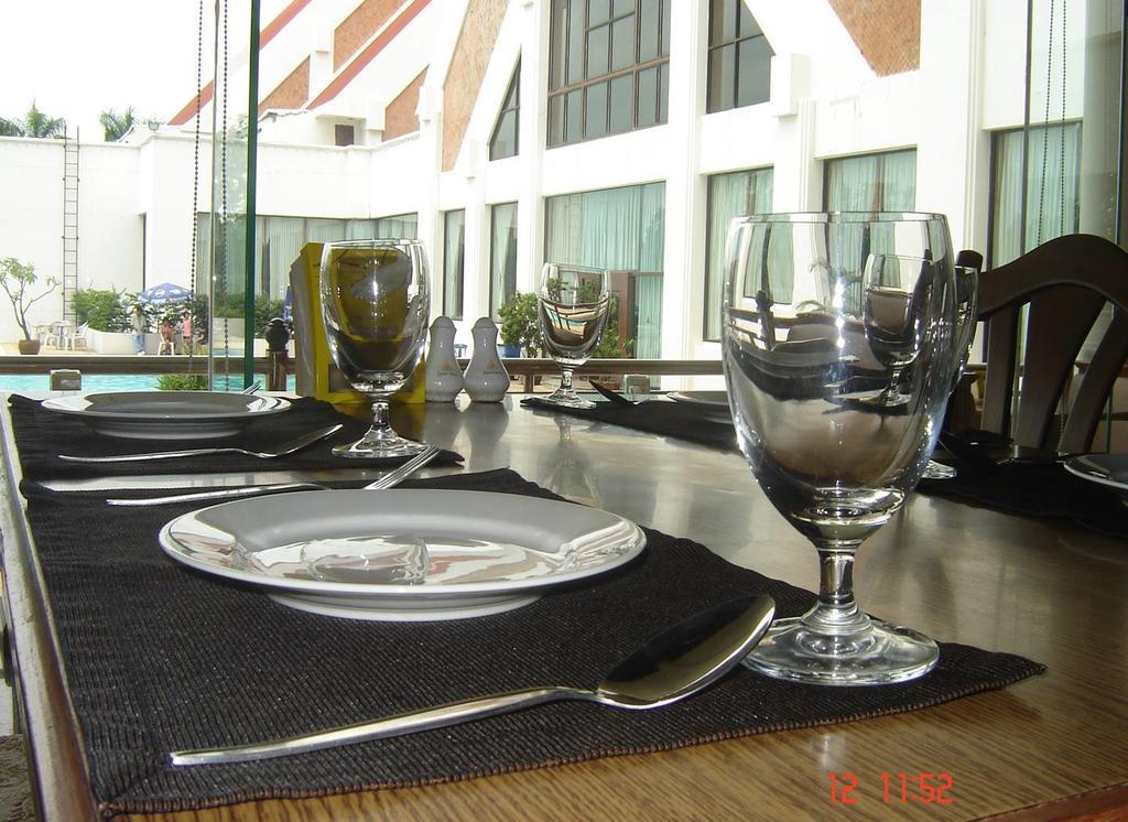 Rimpao Hotel Kalasin Extérieur photo