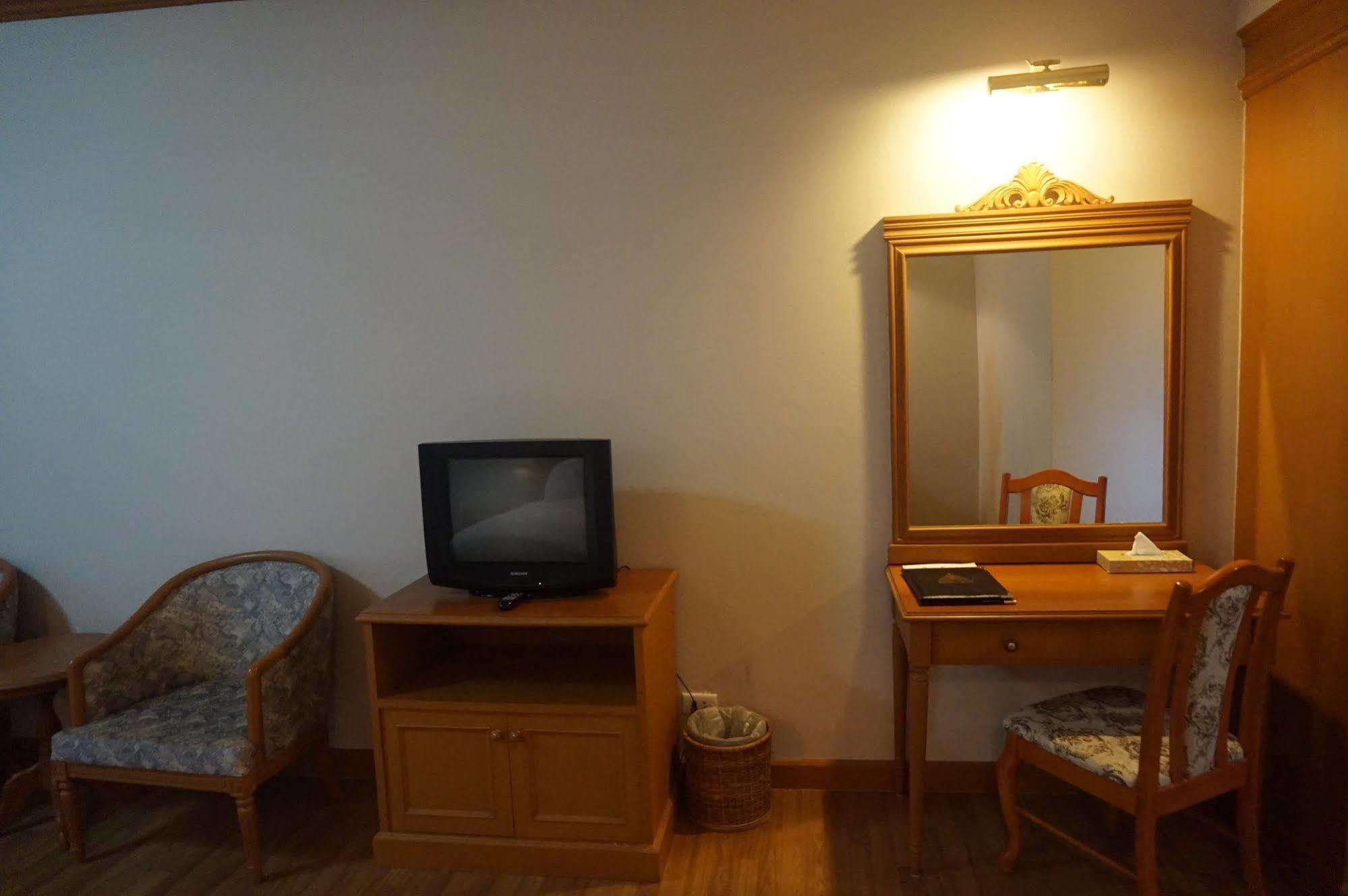Rimpao Hotel Kalasin Extérieur photo