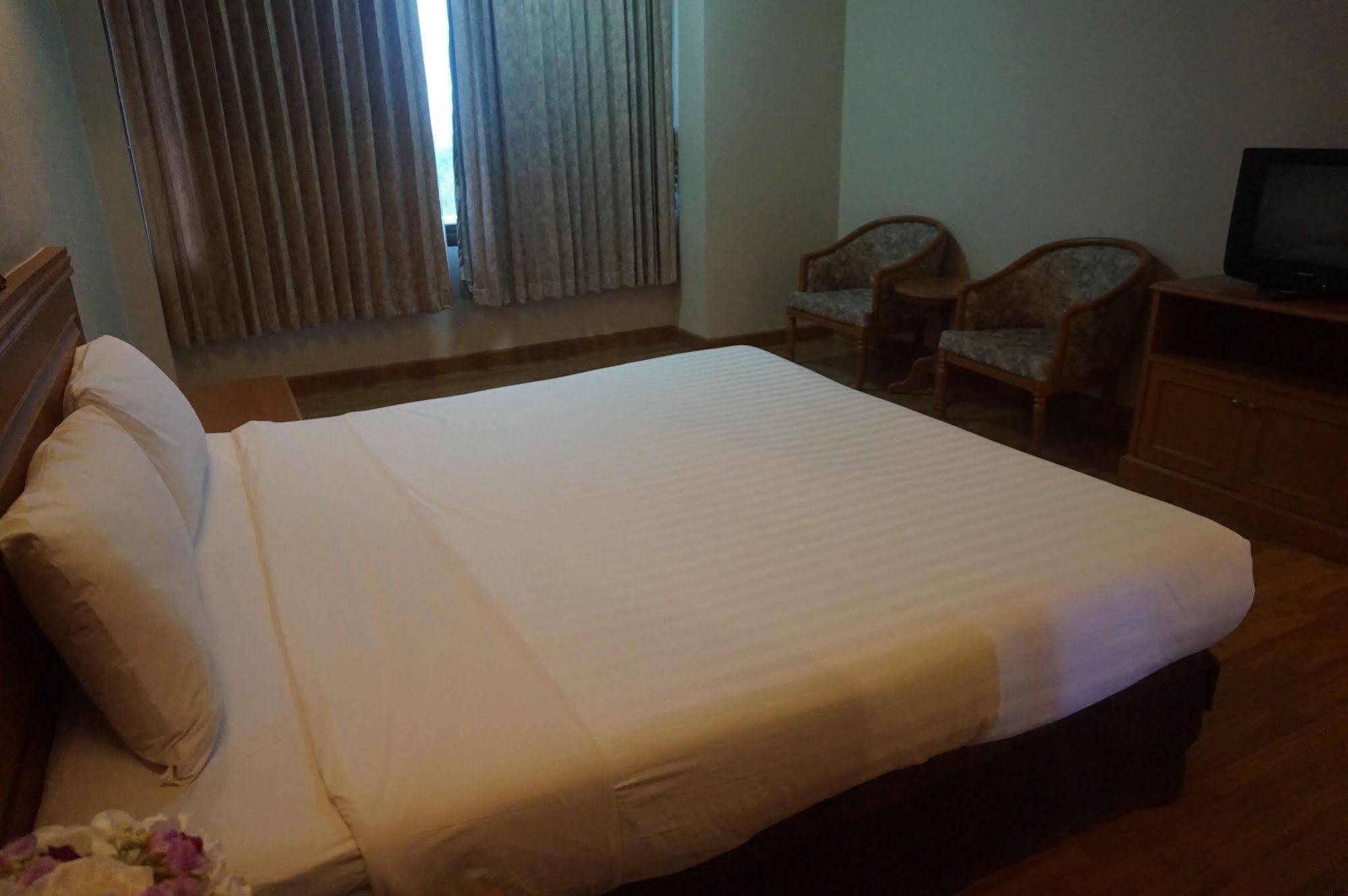 Rimpao Hotel Kalasin Extérieur photo