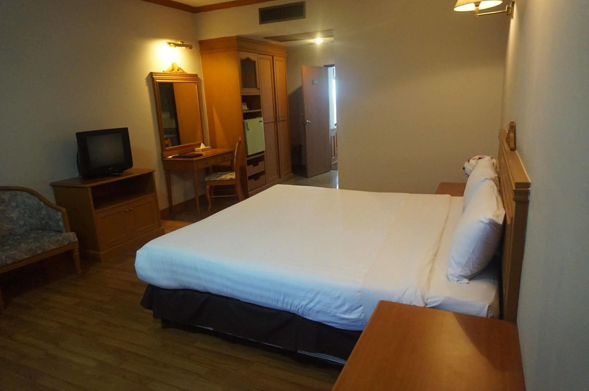 Rimpao Hotel Kalasin Extérieur photo